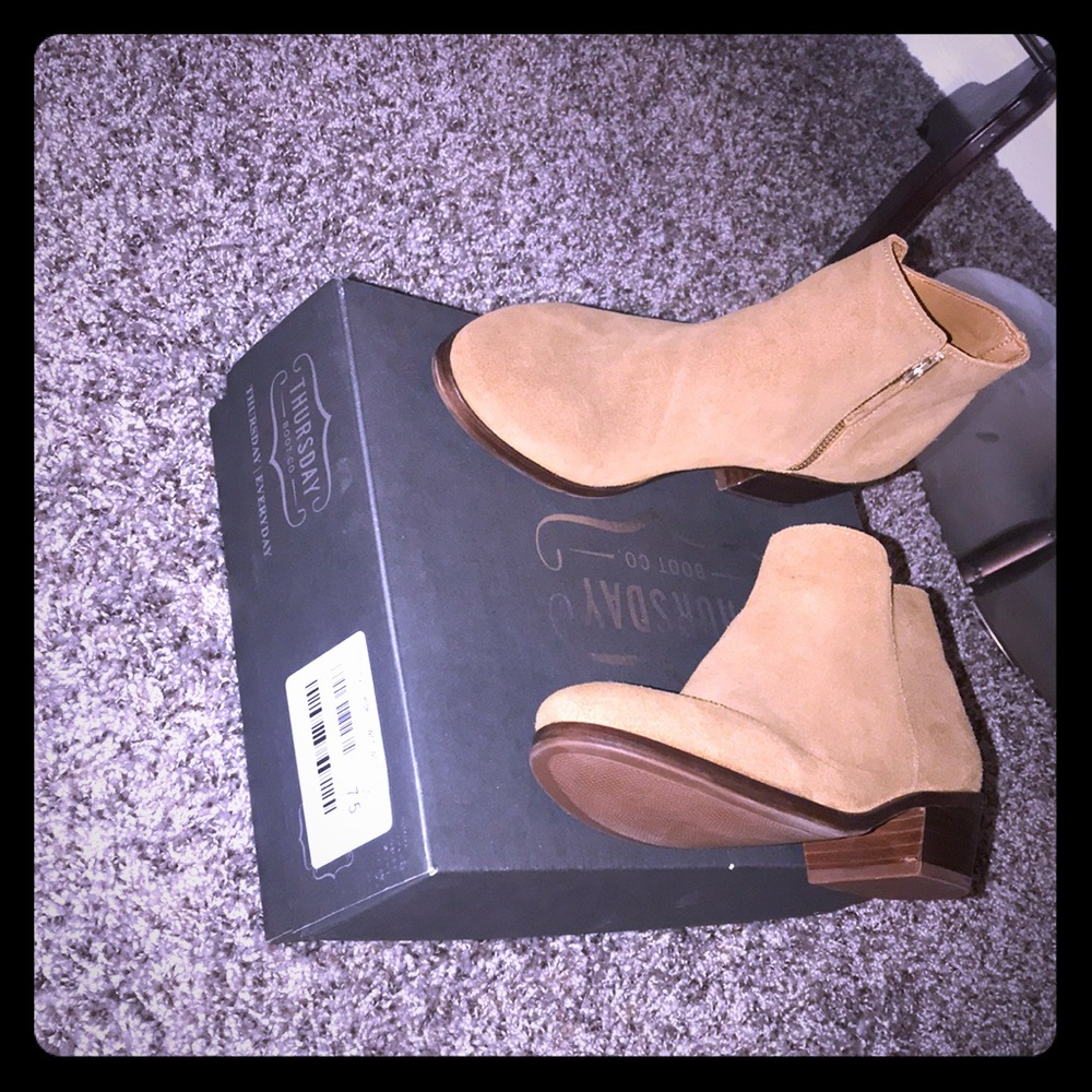 Thursday boot co. Tan heeled booties! ✨